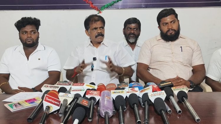 அதிமுக பாஜக சுயநல அரசியல் செய்கிறது கரூா் சம்பவத்தில் ஜெயலலிதா இருந்திருந்தால் விஜயை கைது செய்திருப்பாா். முதல்வா் ஸ்டாலின் காிசனம் காட்டியிருக்கிறாா். தூத்துக்குடியில் திரைப்பட தயாாிப்பாளர் பி.டி.செல்வக்குமாா் பேட்டி