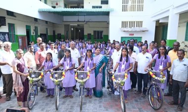 போட்டி நிறைந்த உலகத்தில் திறமைகளை வளர்த்து கொண்டால் சாதிக்கலாம் பள்ளி விழாவில் அமைச்சர் கீதாஜீவன் பேசினாா்.