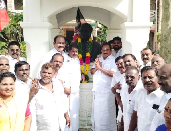 பேரறிஞர் அண்ணாவின் 57வது நினைவு தினத்தை முன்னிட்டு தூத்துக்குடி தெற்கு மாவட்ட அதிமுக சார்பில் பழைய மாநகராட்சியில் உள்ள பேரறிஞர் அண்ணா திருவுருவ சிலைக்கு முன்னாள் அமைச்சர் எஸ்.பி. சண்முகநாதன் மாலை அணிவித்து மரியாதை செலுத்தினார்,