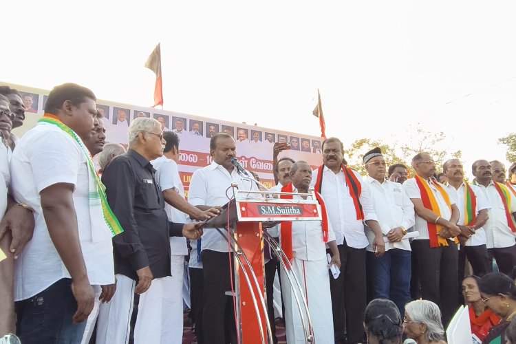 தூத்துக்குடியில் ஓன்றிய பாஜக அரசையும் அதிமுகவையும் கண்டித்து ஆா்ப்பாட்டம்