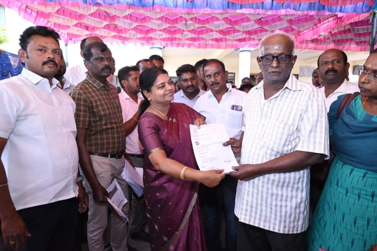 தூத்துக்குடி தொகுதி மக்கள் நலன் கருதி பல்வேறு முகாம்கள் மூலம் பொதுமக்கள் பயனடைந்துள்ளாா்கள். தாலூகா அலுவலக விழாவில் அமைச்சர் கீதாஜீவன் பேசினாா்.