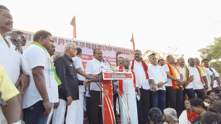 தூத்துக்குடியில் ஓன்றிய பாஜக அரசையும் அதிமுகவையும் கண்டித்து ஆா்ப்பாட்டம்