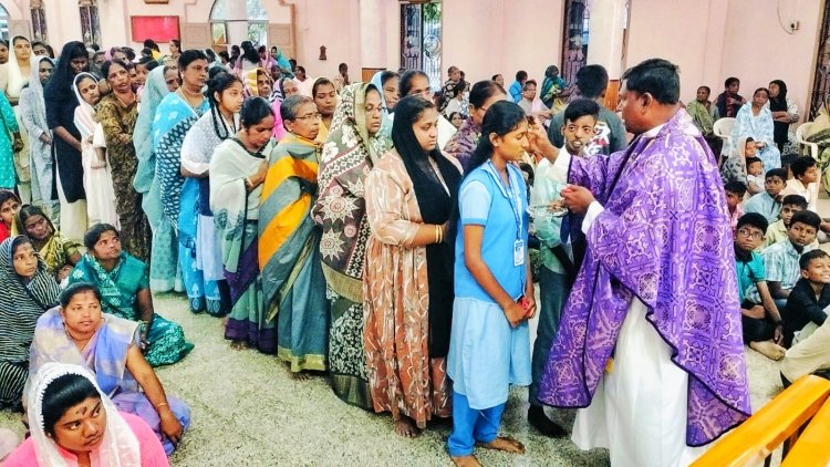 தூத்துக்குடி லூர்தம்மாள்புரம் புனித லூர்து அன்னை ஆலயத்தில் சாம்பல் புதன் சிறப்பு திருப்பலி வழிபாடு நடைபெற்றது.