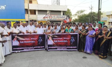 விளாத்திகுளம் அருகே, வேடநத்தம் மாணவி படுகொலை : அதிமுக முன்னாள் அமைச்சர் எஸ்.பி. சண்முகநாதன் தலைமையில் மெழுகுவர்த்தி ஏந்தி அஞ்சலி.