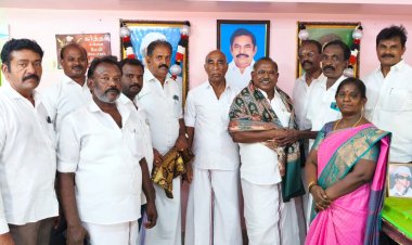 தூத்துக்குடியில் மாற்றுக்கட்சியினா் முன்னாள் அமைச்சர் சி.த.செல்லப்பாண்டியன் முன்னிலையில் அதிமுகவில் இணைந்தனா்.