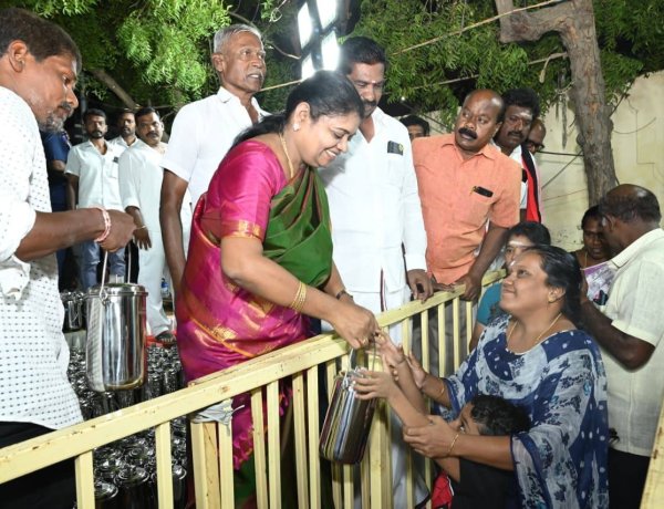 234 தொகுதிகளிலும் வளர்ச்சி திட்ட பணிகள் திமுக ஆட்சியில் நடைபெற்றுள்ளது. முதல்வா் ஸ்டாலின் 52 ஐஏஎஸ் அதிகாாிகளை உருவாக்கியுள்ளாா். முதல்வா் பிறந்தநாள் விழா நலத்திட்ட உதவிகள் வழங்கி அமைச்சர் கீதாஜீவன் பேசினாா்.