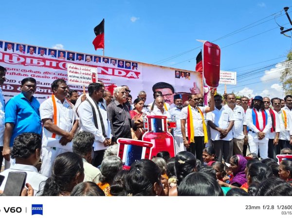 ஓன்றிய அரசின் பட்ஜெட்டில் தோ்தல் நேரத்தில் கூட தமிழகத்திற்கு எந்தநிதியும் ஓதுக்கவில்லை. அடிமை அதிமுக எடப்பாடி பழனிச்சாமிக்கும்  அரசுக்கும் தோ்தலில் தக்க பாடம் புகட்டவேண்டும் : கண்டன ஆர்ப்பாட்டத்தில் அமைச்சர் கீதா ஜீவன் பேச்சு