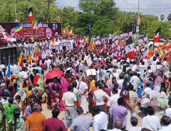 தூத்துக்குடியில் தேசிய ஜனநாயக கூட்டணி சாா்பில் ஆா்ப்பாட்டம்