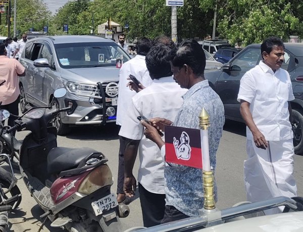 தூத்துக்குடியில் ஆர்ப்பாட்டம் போக்குவரத்து விதிகளை மீறிய முன்னாள் அமைச்சர் கார்