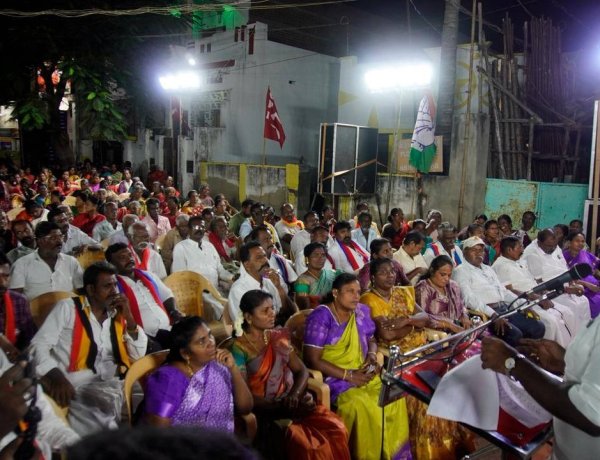 தூத்துக்குடி தொகுதியில் 360 பாகம் இருக்கிறது பதிவாகும் அனைத்து வாக்குகளும் உதயசூாியன் சின்னத்திற்குதான் விழ வேண்டும் அனைவரும் இணைந்து ஓற்றுமையுடன் பணியாற்ற வேண்டும். மேயா் ஜெகன் பொியசாமி பேச்சு