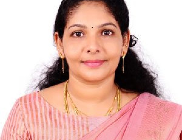 ஓட்டப்பிடாரம் தொகுதியில் பொதுச் செயலாளர் அருணா தேவி போட்டியிடுகின்றார்.