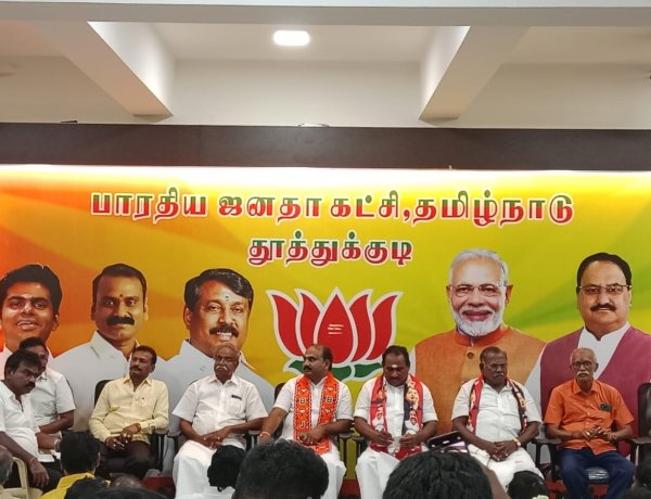 தூத்துக்குடி மாவட்டம், ஶ்ரீவைகுண்டம் அதிமுக வேட்பாளர் சண்முகநாதன் மற்றும் தூத்துக்குடி தொகுதி வேட்பாளர் சி.த செல்லபாண்டியன் ஆகியோர் இணைந்து பேட்டி.!