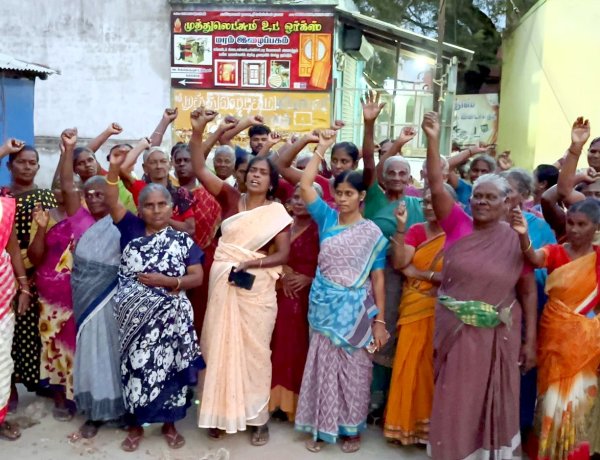 வேட்பாளரை மாத்துங்க ஓட்டப்பிடாரம் அருகே ஒட்டநத்தத்தில் திமுகவினர் போர்க்கொடி