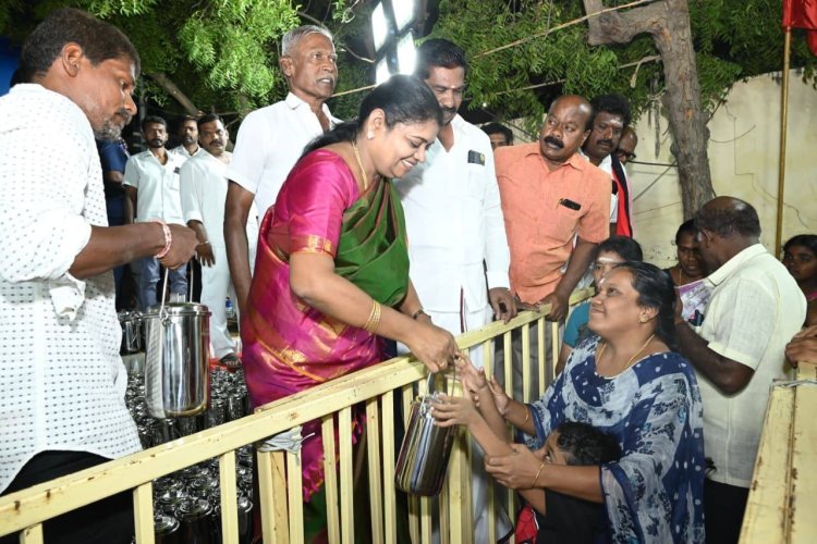 234 தொகுதிகளிலும் வளர்ச்சி திட்ட பணிகள் திமுக ஆட்சியில் நடைபெற்றுள்ளது. முதல்வா் ஸ்டாலின் 52 ஐஏஎஸ் அதிகாாிகளை உருவாக்கியுள்ளாா். முதல்வா் பிறந்தநாள் விழா நலத்திட்ட உதவிகள் வழங்கி அமைச்சர் கீதாஜீவன் பேசினாா்.