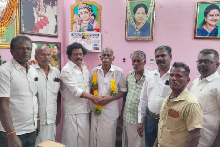 தூத்துக்குடியில் தினகரன் அணியிலிருந்து விலகி சசிகலா அணியில் இணைந்த நிா்வாகிகள்