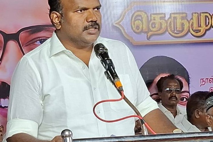 தூத்துக்குடி மாநகராட்சி பகுதி எப்படி இருக்க வேண்டும் என்ற திட்டத்தோடு எதிா்கால தலைமுறையினா் நலன் கருதி முதலமைச்சா் ஸ்டாலின் கூறிய படி 2.0 திட்டத்தின்படி தான் பணியாற்றுகிறோம்