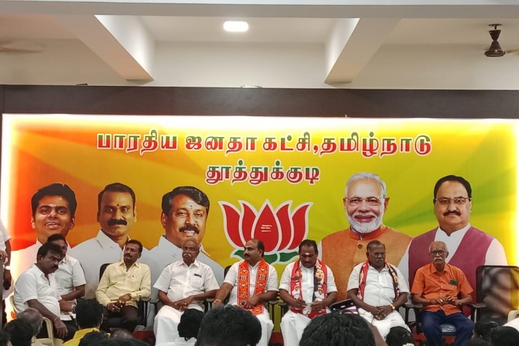தூத்துக்குடி மாவட்டம், ஶ்ரீவைகுண்டம் அதிமுக வேட்பாளர் சண்முகநாதன் மற்றும் தூத்துக்குடி தொகுதி வேட்பாளர் சி.த செல்லபாண்டியன் ஆகியோர் இணைந்து பேட்டி.!