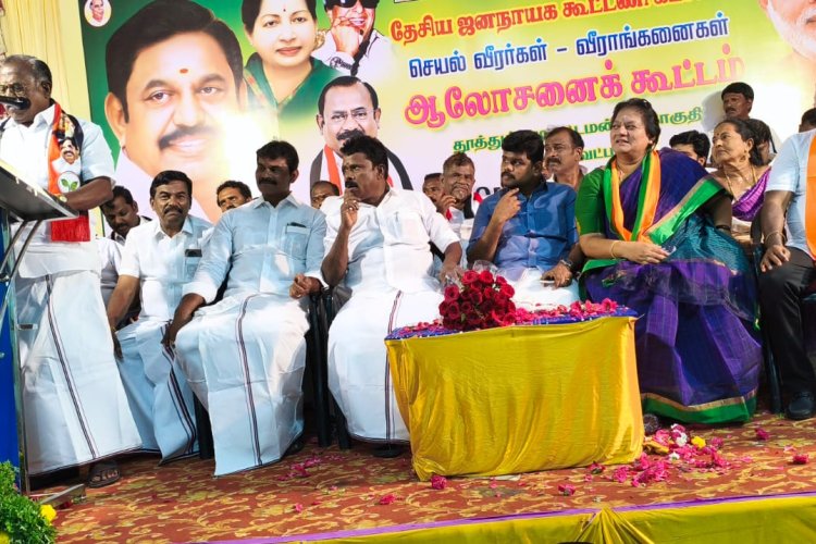 தூத்துக்குடி தேசிய ஜனநாயகக் கூட்டணியின் செயல்வீரர்கள் கூட்டத்தில் அதிமுக வேட்பாளர் சி.த.செல்லபாண்டியன் பேசினார்.