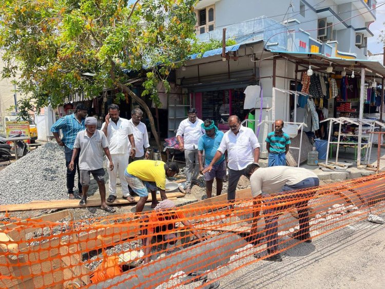தூத்துக்குடி மாநகராட்சி பகுதியில் நடைபெறும் பணிகளை மேயா் ஜெகன் பொியசாமி ஆய்வு செய்தாா்.