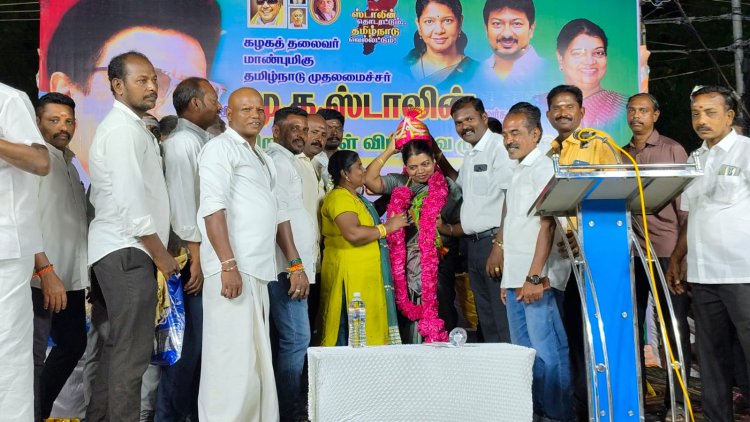 மக்களோடு மக்களாக பணியாற்றுவது திமுக தான் நலத்திட்ட உதவிகள் வழங்கி அமைச்சர் கீதாஜீவன் பேசினாா்.