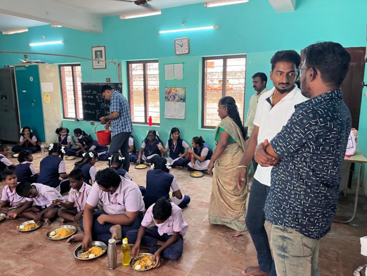 திமுக மாநில இளைஞரணி துணை செயலாளர் தூத்துக்குடி எஸ்.ஜோயல் பிறந்தநாள் விழா : கூட்டாம்புளி ஆதரவற்றோர் இல்லத்தில் உணவு வழங்கல்