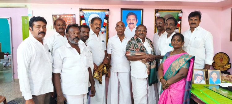 தூத்துக்குடியில் மாற்றுக்கட்சியினா் முன்னாள் அமைச்சர் சி.த.செல்லப்பாண்டியன் முன்னிலையில் அதிமுகவில் இணைந்தனா்.