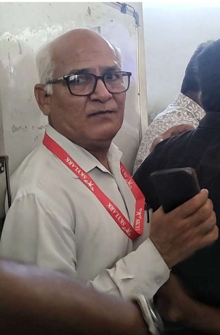 சுங்கச்சாவடியில் பணிபுரிந்த பெண் ஊழியர்களுக்கு வாட்ஸ் அப் மூலம் பாலியல் தொந்தரவு கொடுத்ததாக எழுந்த புகாரைத் தொடர்ந்து சுங்கச்சாவடி மேலாளர் கைது