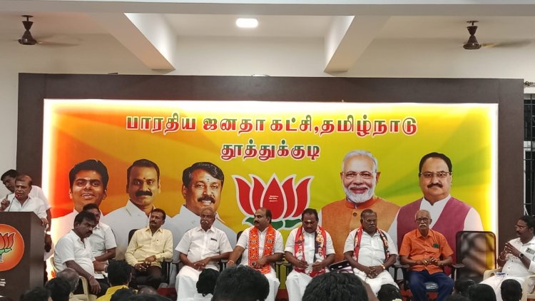 தூத்துக்குடி மாவட்டம், ஶ்ரீவைகுண்டம் அதிமுக வேட்பாளர் சண்முகநாதன் மற்றும் தூத்துக்குடி தொகுதி வேட்பாளர் சி.த செல்லபாண்டியன் ஆகியோர் இணைந்து பேட்டி.!