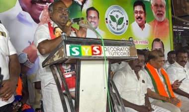 தூத்துக்குடி தொகுதியில் அதிமுக வேட்பாளர் சி.த.செல்லப்பாண்டியன் வாக்கு சேகாித்தாா்.