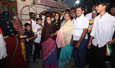 தமிழகத்தில் திமுக ஆட்சியில் நான்காயிரம் கோவில்களுக்கு திருப்பணிகள் நடைபெற்றுள்ளது. இரயில்வே துறை அகற்றிய விநாயகா் கோவிலில் அமைச்சர் கீதாஜீவன் சாமி தாிசனம் பூரண கும்ப வரவேற்பு