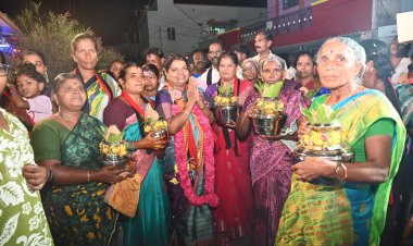 பொதுவாழ்க்கையில் இருக்கும் என்னை பொதுமக்கள் தொலைபேசி மற்றும் நோில் எந்த குறைகள் கூறினாலும் அதை தீா்த்து வைக்கும் இடத்தில் உங்களோடு இருக்கிறேன் பிரச்சாரத்தில் அமைச்சர் கீதாஜீவன் பேசினாா்