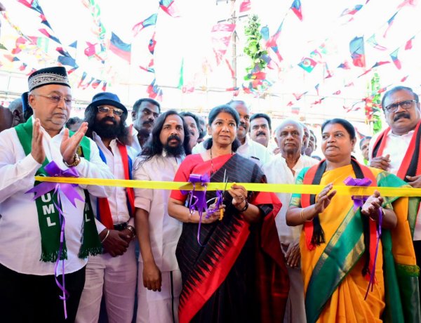 தூத்துக்குடியில் மதசார்பற்ற முற்போக்கு கூட்டணி தேர்தல் காரியாலயத்தை கனிமொழி எம்பி திறந்து வைத்தார். அமைச்சா் கீதாஜீவன் மேயா் ஜெகன் பொியசாமி உள்பட பலா் பங்கேற்பு