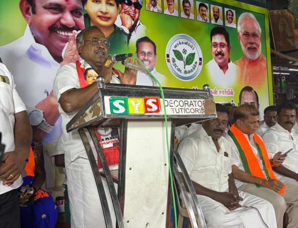 தூத்துக்குடி தொகுதியில் அதிமுக வேட்பாளர் சி.த.செல்லப்பாண்டியன் வாக்கு சேகாித்தாா்.