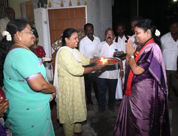 பங்காள தெருவில் பிரச்சாரத்தை துவக்கி ஜெயலாணி தெரு சண்முகபுரம் மரக்குடி தெரு மாதா கோவில் உள்ளிட்ட பல பகுதிகளில் பிரச்சாரத்தை மேற்கொண்ட அமைச்சர் கீதாஜீவன்