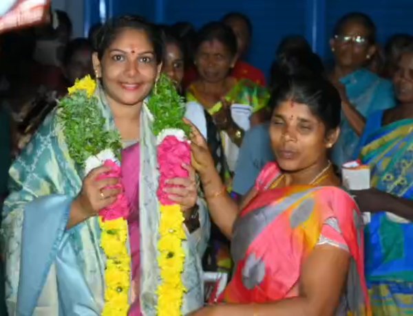 ஒட்டப்பிடாரம் (தனி) தொகுதியில் நம் நாடு நம் மக்கள் நம் எதிர்காலம் (NMEK) கட்சியின் சார்பில் போட்டியிடும் வேட்பாளர் அருணாதேவி ரமேஷ்பாண்டியன்,ஓட்டப்பிடாரம் தொகுதியில் தீவிரமாகப் தேர்தல் பிரச்சாரத்தில் ஈடுபட்டு வருகிறார்.