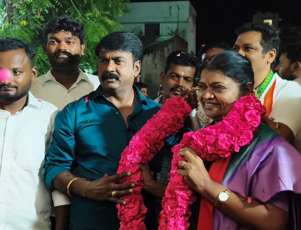 சுப்பையா புரத்தில் அமைச்சர் கீதா ஜீவனுக்கு பாரம்பரிய கலைகள் மாடு ஆட்டம், மயில் ஆட்டம், குதிரை ஆட்டம், மரக்கால் ஆட்டம், சிலம்பு ஆட்டம்,புலி ஆட்டம் உட்பட பல்வேறு கிராமிய கலைகளோடு அமைச்சர் கீதா ஜீவனுக்கு, வழக்கறிஞர் ஆனந்த கேபிரியல் ராஜ் சிறப்பு வரவேற்பு வழங்கினார்.