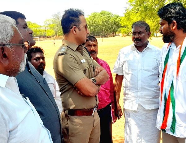 மதச்சாா்பற்ற முற்போக்கு கூட்டணி கட்சி சார்பில் போட்டியிடும் ஸ்ரீவைகுண்டம் காங்கிரஸ் வேட்பாளர் ஊர்வசி எஸ்.அமிர்தராஜை ஆதரித்து காங்கிரஸ் மூத்த தலைவா் ராகுல் காந்தி நாளை (திங்கள்கிழமை) சாயா்புரத்தில் பிரசாரம் செய்கிறாா்.