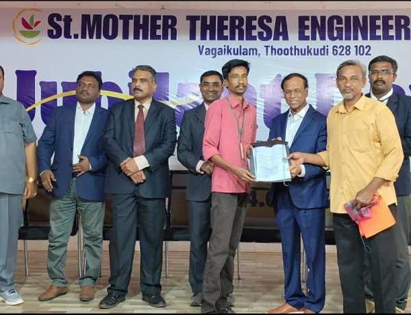 வாகைக்குளம் மதர் தெரசா பொறியியல் கல்லூரியில் 229 மாணவர்களுக்கு பணி நியமன ஆணை வழங்கினார் சேர்மன் கிளிட்டஸ் பாபு