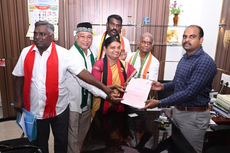 தூத்துக்குடி திமுக வேட்பாளர் அமைச்சர் கீதாஜீவன் ஊா்வலமாக சென்று வேட்புமனுதாக்கல் அனைத்து தரப்பினரும் கலந்து கொண்டு ஆரம்பமே அமா்களமானது