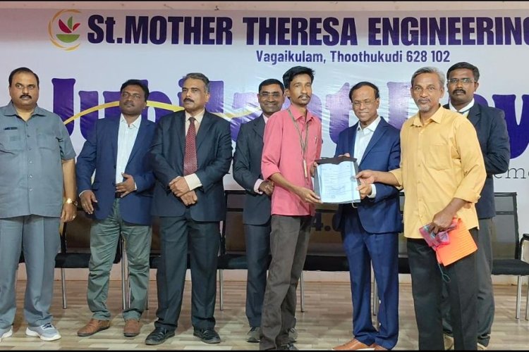 வாகைக்குளம் மதர் தெரசா பொறியியல் கல்லூரியில் 229 மாணவர்களுக்கு பணி நியமன ஆணை வழங்கினார் சேர்மன் கிளிட்டஸ் பாபு