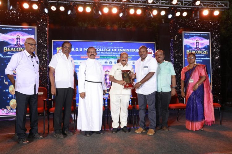 சாயர்புரத்தில் உள்ள டாக்டர். ஜி.யு .போப் பொறியியல் கல்லூரியில் கல்லூரி விழா பீக்கன் 2026 என்ற பெயரில் நடைபெற்றது. இந்த விழாவுக்கு தாளாளர் ந. ஜெயக்குமார் சந்தோஷ் தலைமை தாங்கினார், கல்லூரி முதல்வர் டாக்டர் .ஜே.ஜாஃபிந்த் முன்னிலை வகித்தார்.