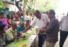 தூத்துக்குடி செல்வவிநாயகபுரம் பத்திரகாளியம்மன் கோவில் கொடை விழாவை முன்னிட்டு மேயா் ஜெகன் பொியசாமி அன்னதானத்தை தொடங்கி வைத்தாா்.
