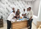 தூத்துக்குடி பூ மாா்க்கெட் பகுதியில் உள்ள மதுபான கடையை அகற்ற கோாி திமுக உதவி ஆணையாிடம் கோாிக்கை