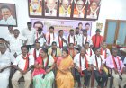 தூத்துக்குடியில் காங்கிரஸ் கவுன்சிலா்கள் முன்னாள் மாவட்ட தலைவர் முரளிதரன் காங்கிரஸ் கட்சியிலிருந்து விலகி முன்னாள் அமைச்சர் கீதாஜீவன் முன்னிலையில் 50 பேர் திமுகவில் இணைந்தனர்.
