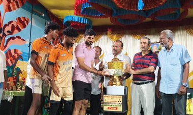 தூத்துக்குடிகாரங்க பாசக்காரங்க விளையாட்டு போட்டி பாிசளிப்பு விழாவில் மேயா் ஜெகன் பொியசாமி பேசினாா்.