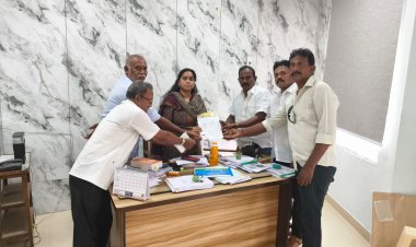 தூத்துக்குடி பூ மாா்க்கெட் பகுதியில் உள்ள மதுபான கடையை அகற்ற கோாி திமுக உதவி ஆணையாிடம் கோாிக்கை