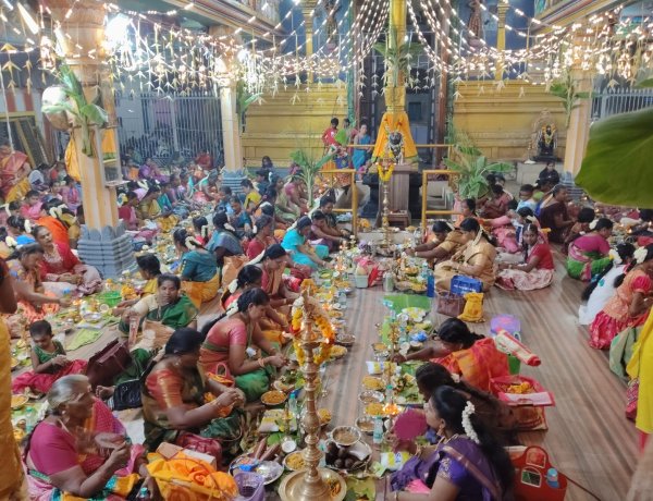 தூத்துக்குடி சண்முகபுரம் பத்திரகாளியம்மன் கோவிலில் சித்ரா பௌர்ணமி திருவிளக்குபூஜை