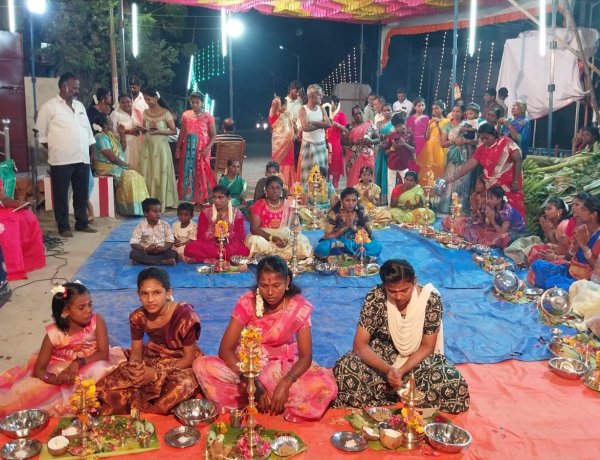 தூத்துக்குடி மில்லா்புரம் பா்மாகாலணி முனீஸ்வரா் கோவிலில் திருவிளக்குபூஜை நடைபெற்றது.