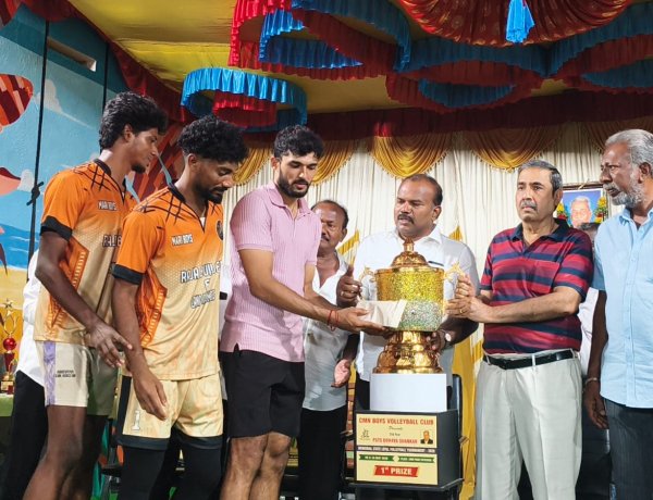 தூத்துக்குடிகாரங்க பாசக்காரங்க விளையாட்டு போட்டி பாிசளிப்பு விழாவில் மேயா் ஜெகன் பொியசாமி பேசினாா்.
