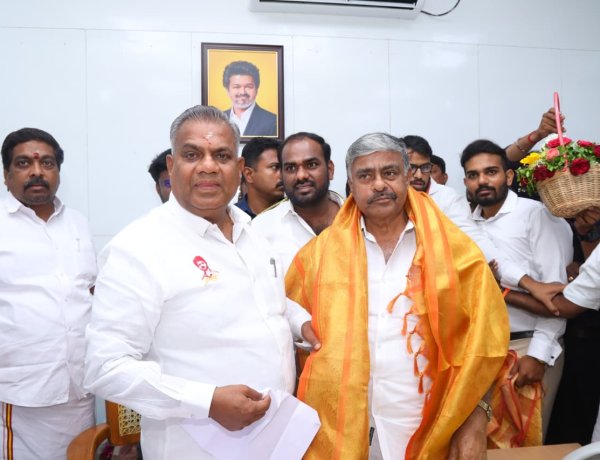 42 வருடம் காங்கிரஸ் இயக்கத்தில் பல்வேறு பொறுப்புகள் வகித்து வரும் முக்கிய பிரமுகர்  என்டிஎஸ் சாா்லஸ்,தமாகாவிலிருந்து விலகி தவெக பொதுச் செயலாளர் அமைச்சா் ஆனந்த முன்னிலையில் தவெகவில் ஐக்கியம்!!!
